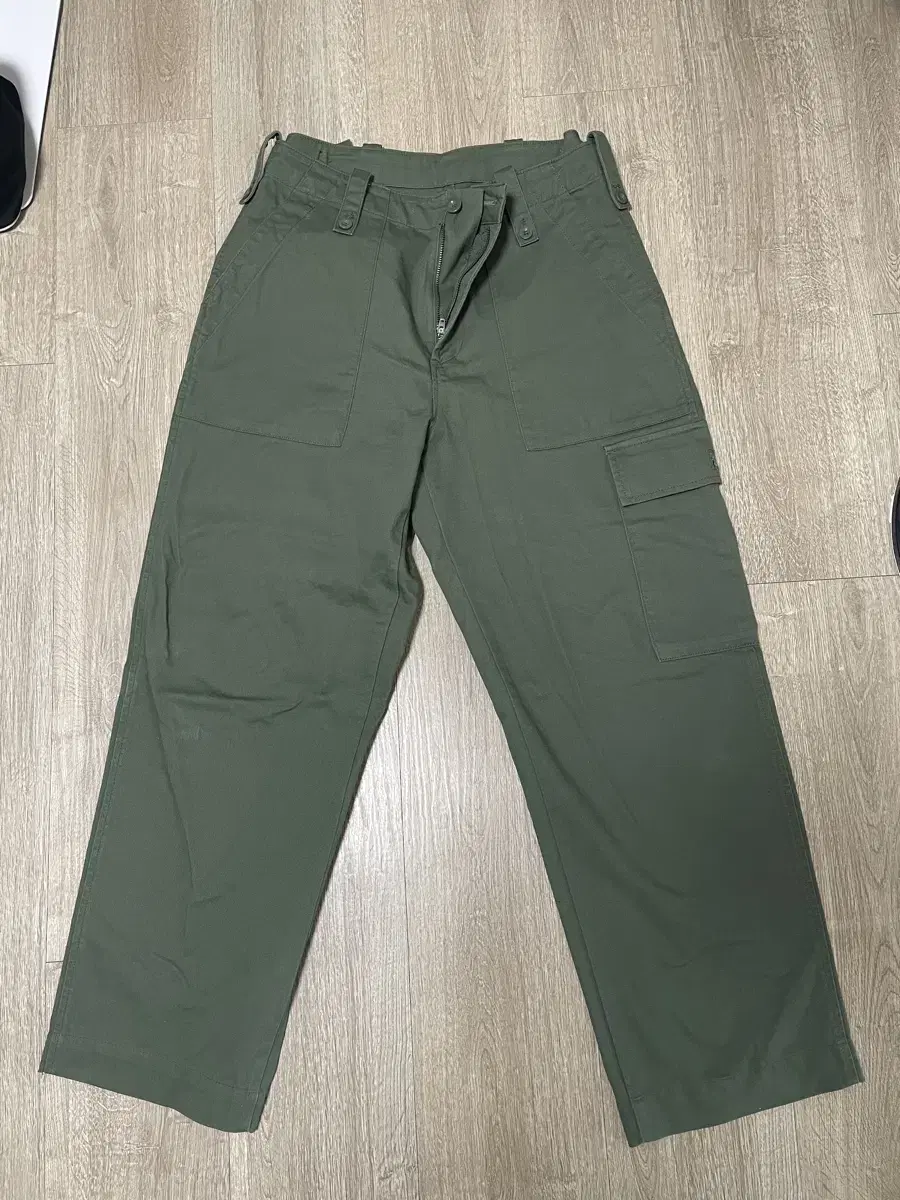 [33] Plain Replica British Fertig Pants [Sage Green].