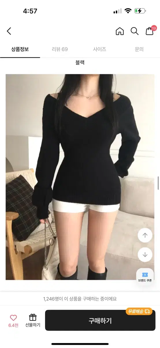 Deep V-neck knit black