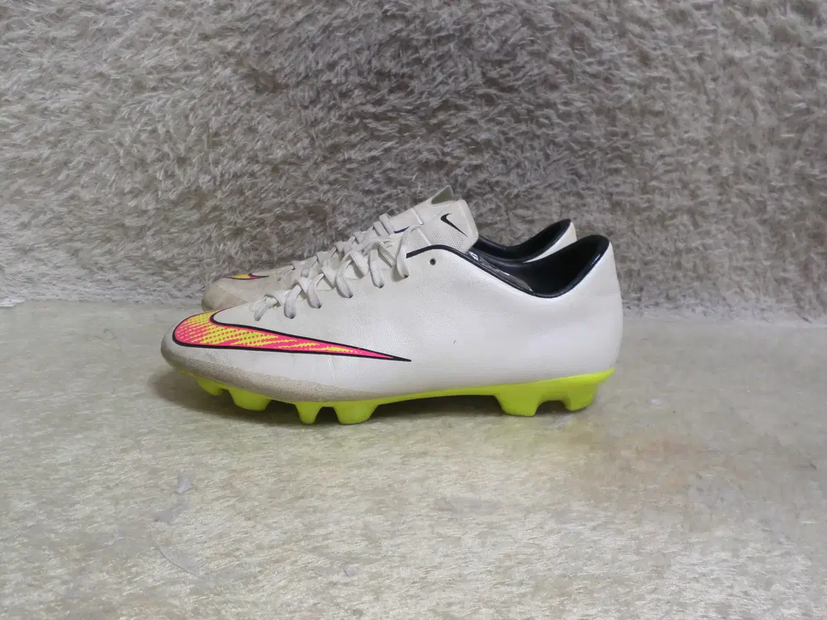 BettyBoomGuesse 280 Nike Mercurial Victory Soccer Shoes Used Shoes