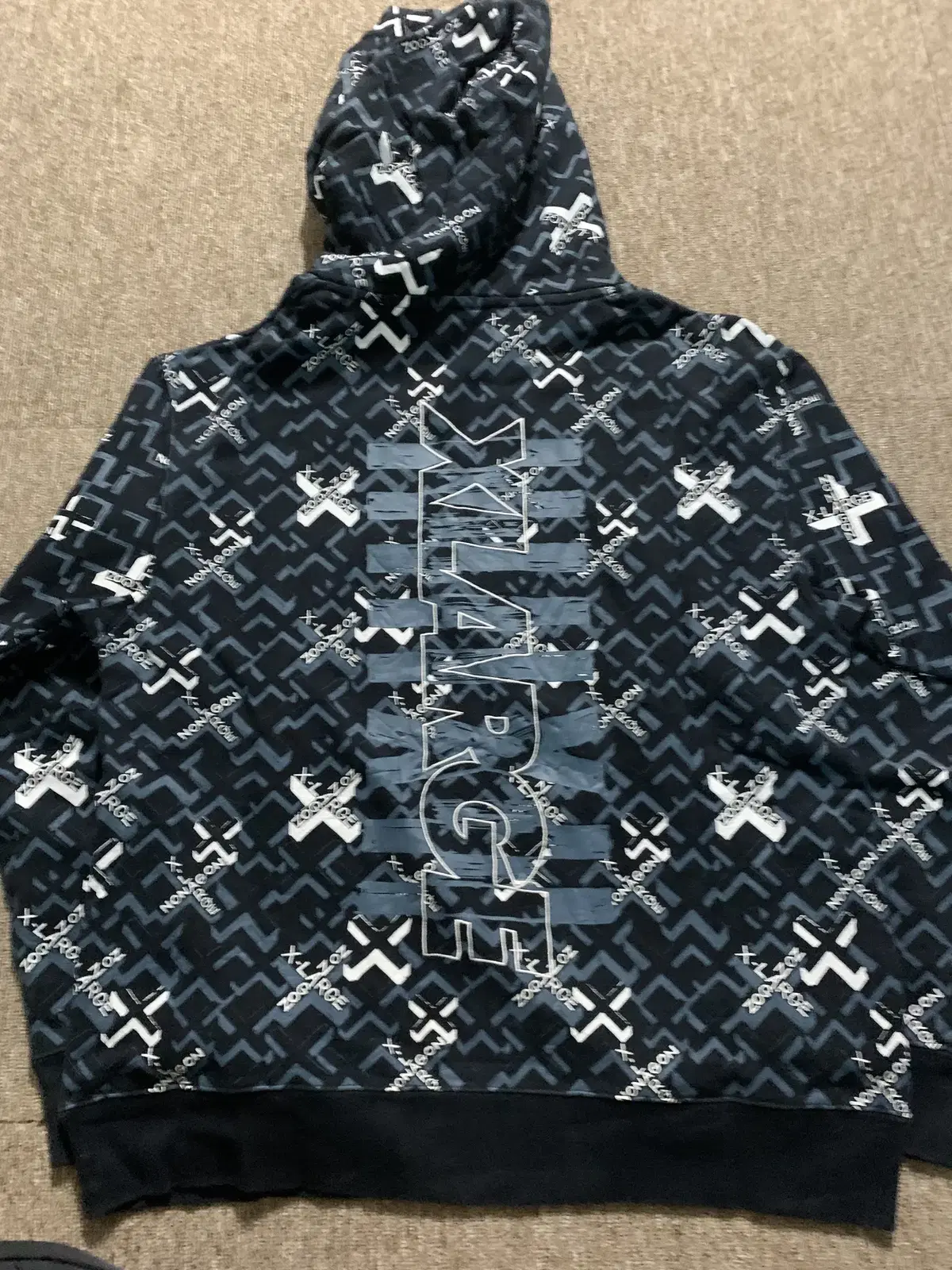 M) X large x nona9on x xlarge x nona9on patterned hoodie