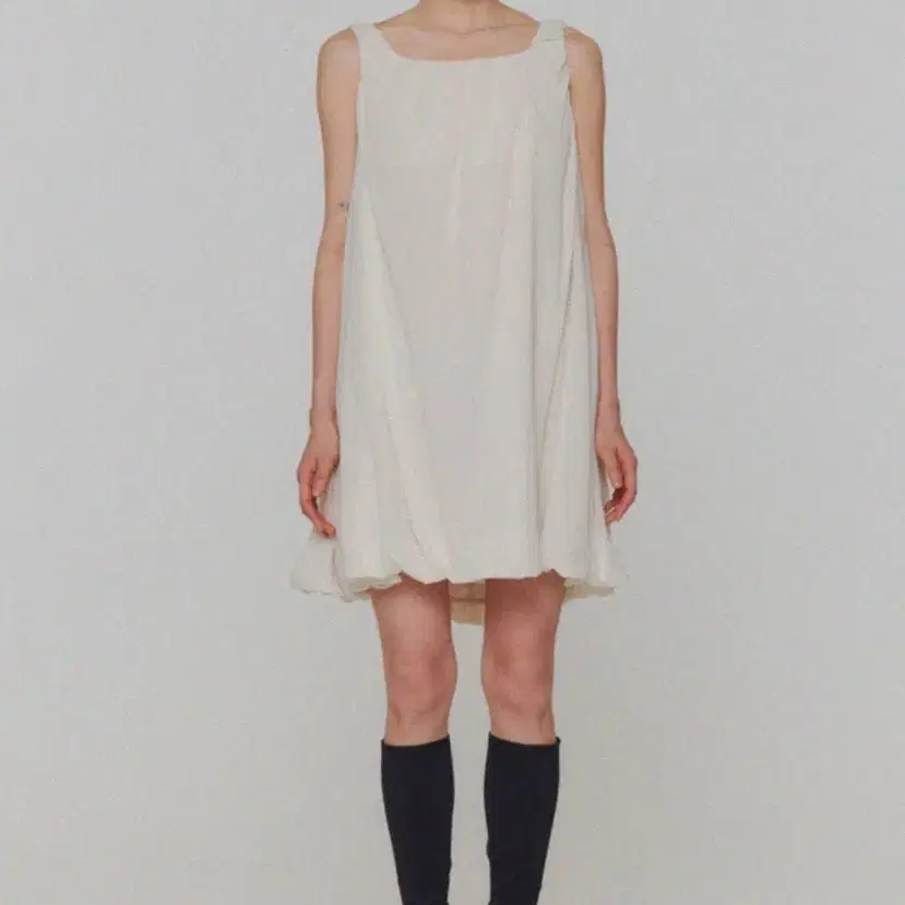 아모멘토 sheer volume mini dress