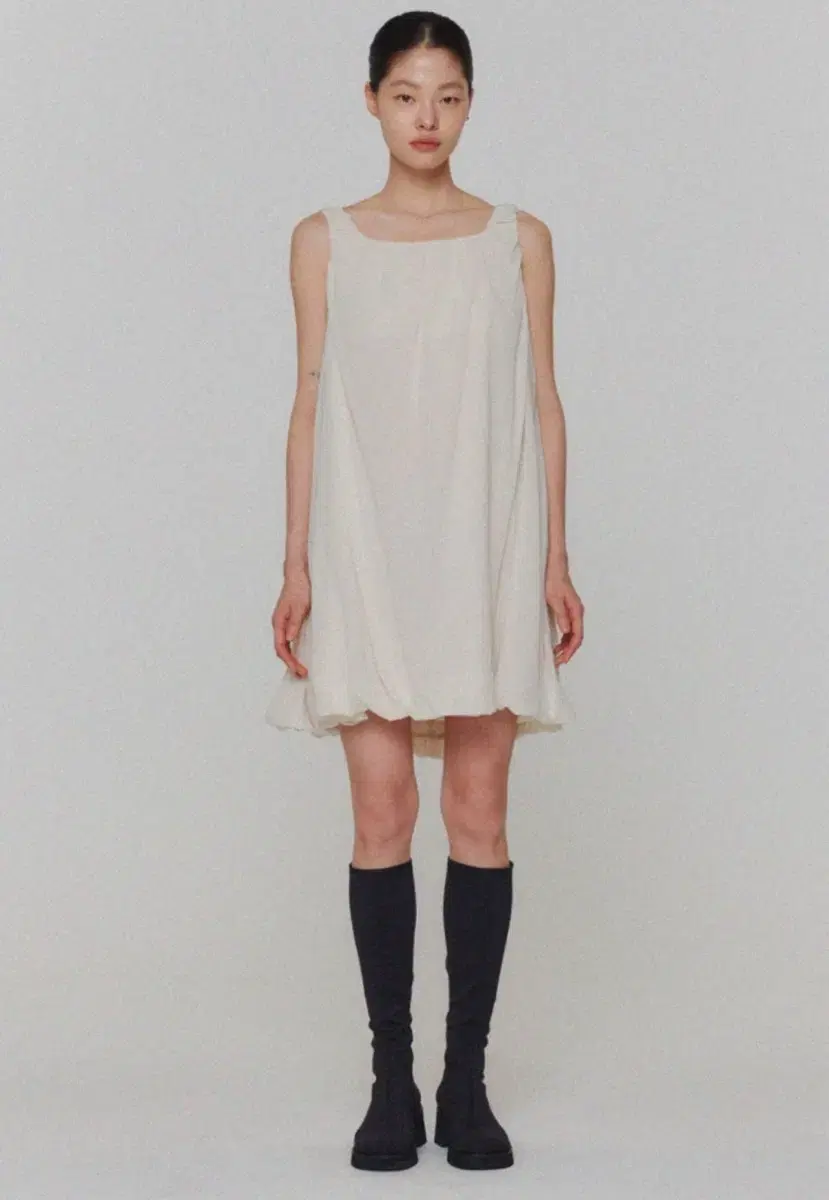 아모멘토 sheer volume mini dress