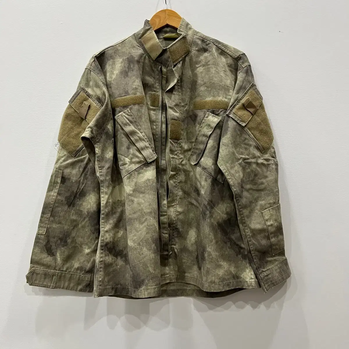 Military combat jacket recommended for sizes 105-110