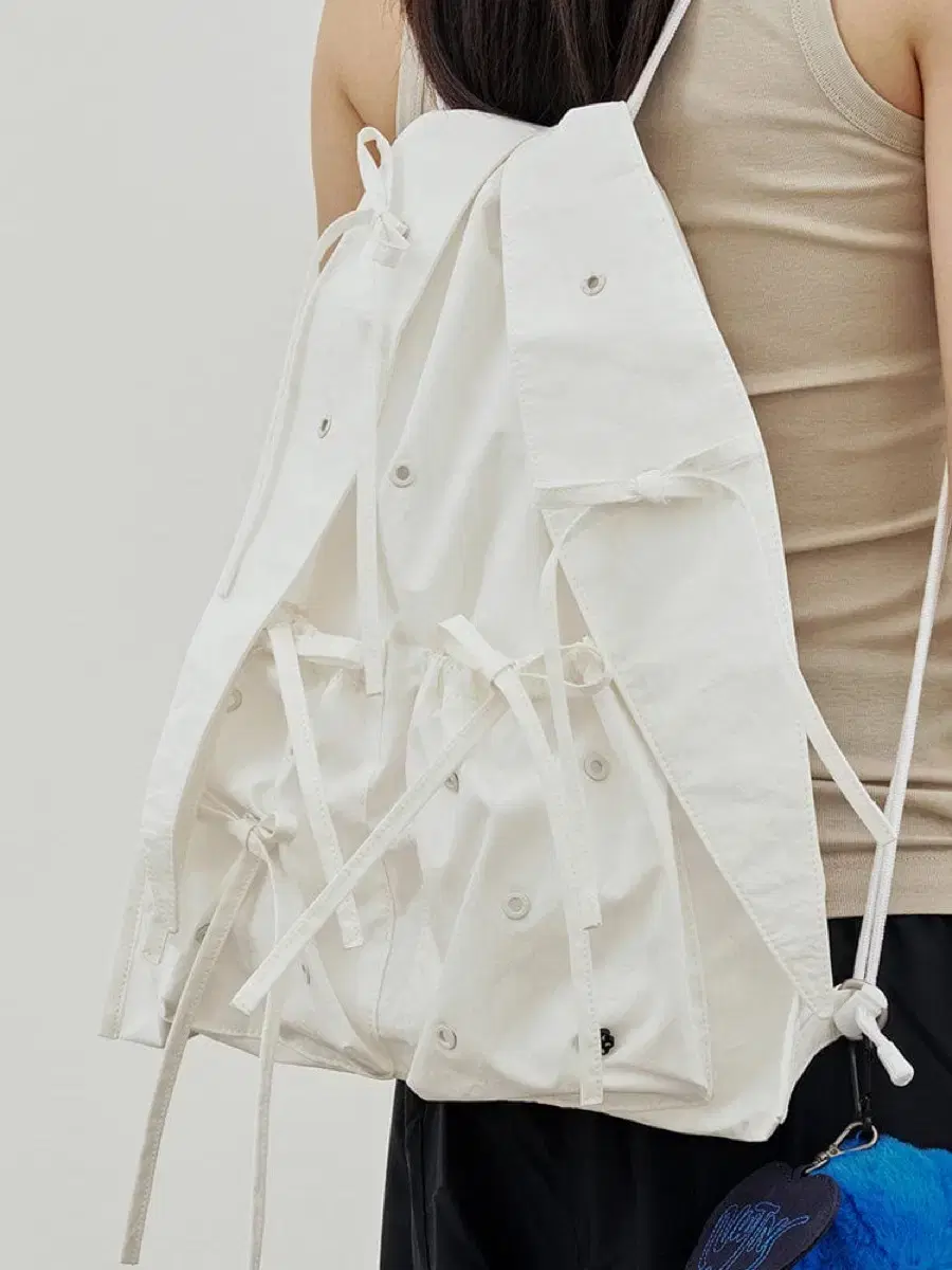 New Jeans Collette String Bag in White New