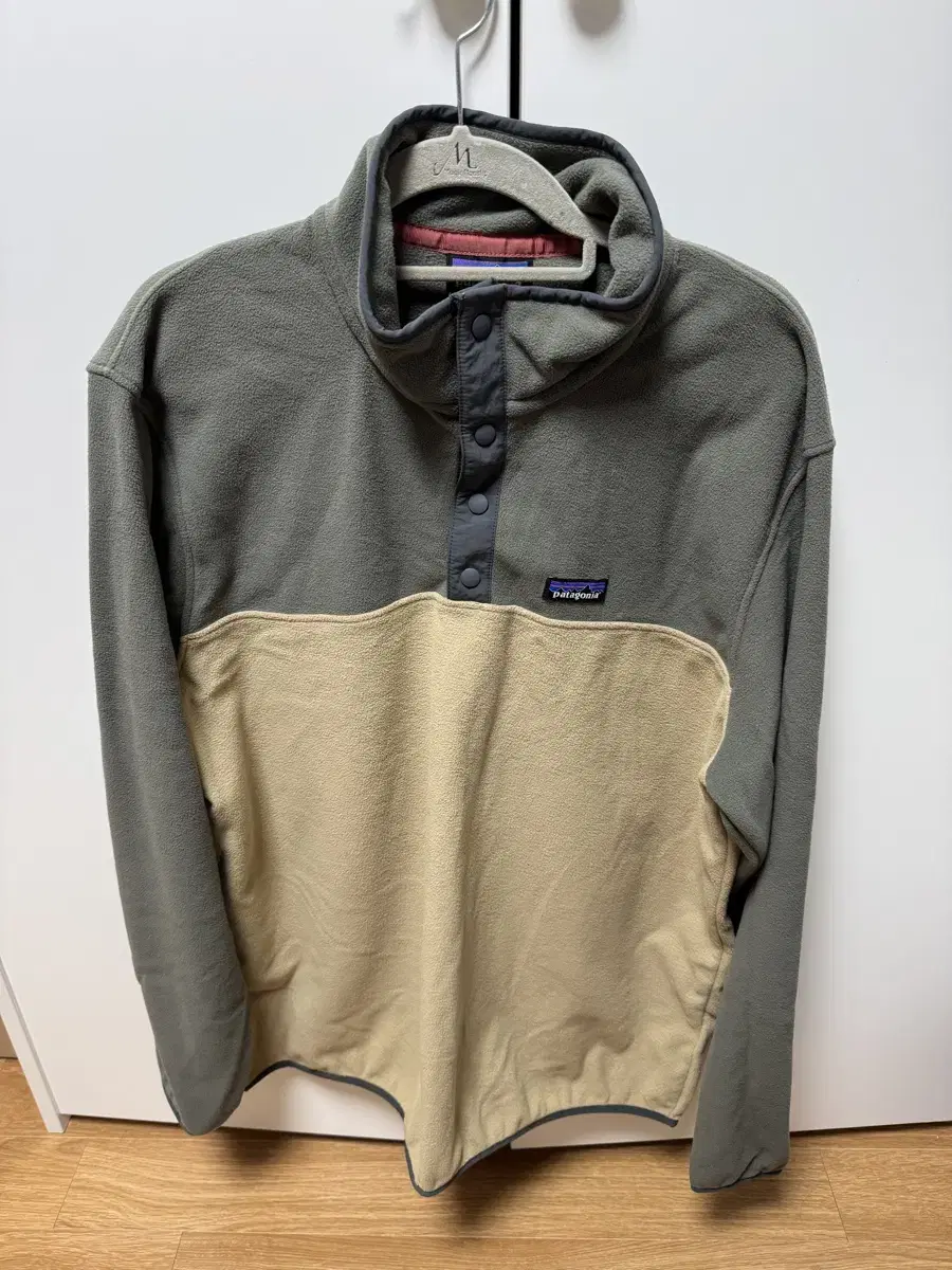 Patagonia Snap Tee size L