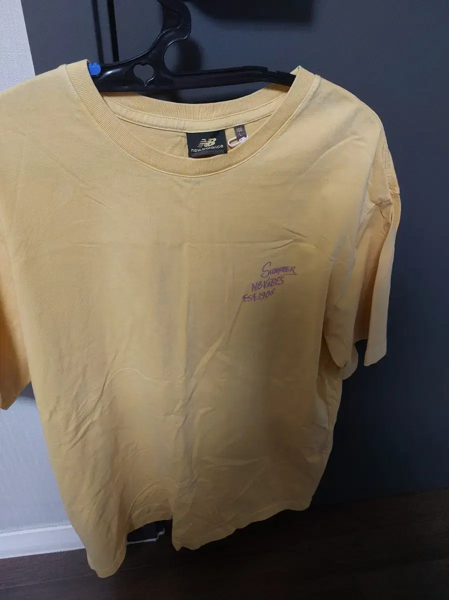 (size 100 L)New Balance Vahn Short Sleeve Tee