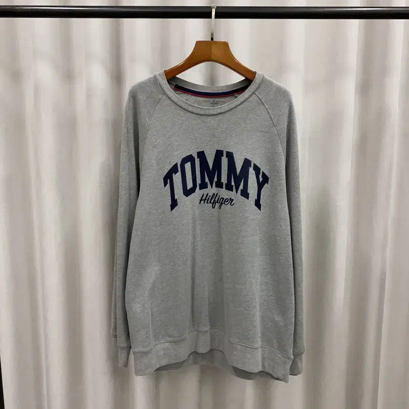 Tommy Hilfiger Big Logo Sweatshirt Long Sleeve Long Sleeve Tee 100 A07454