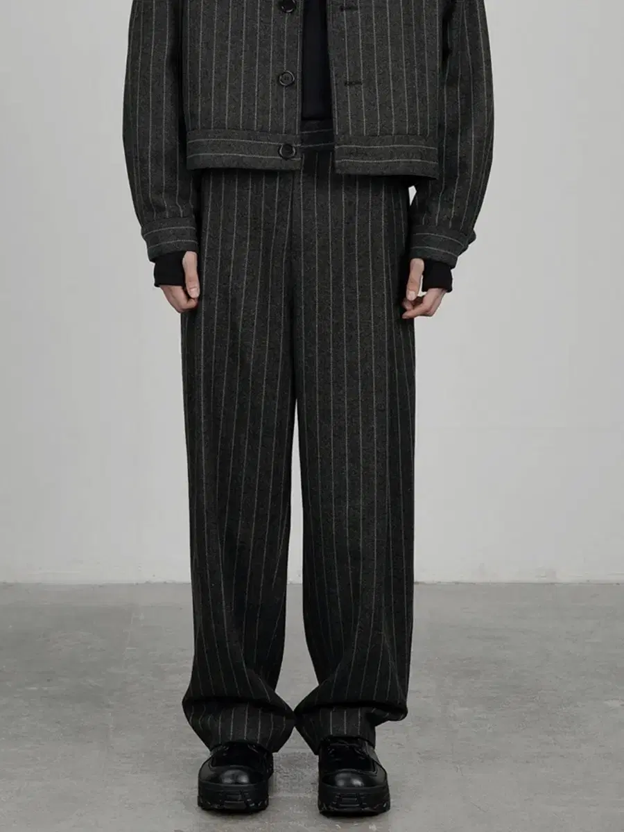 Amimento Wool Stripe Pants