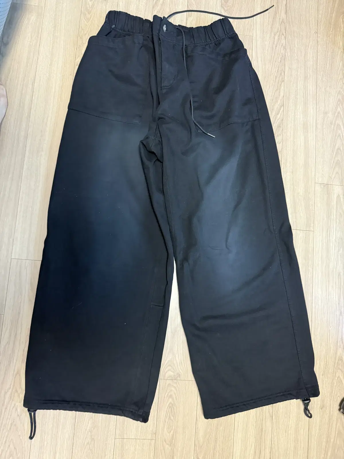 [3] Polyester no manual puttyg sweatpants black [worn 3 times].