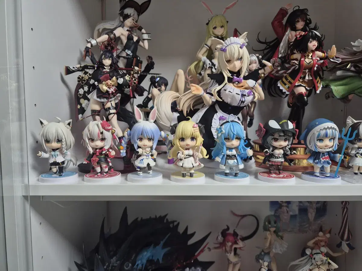 HoloLive 1-6 Parasite + Gaur Gura Nendoroid