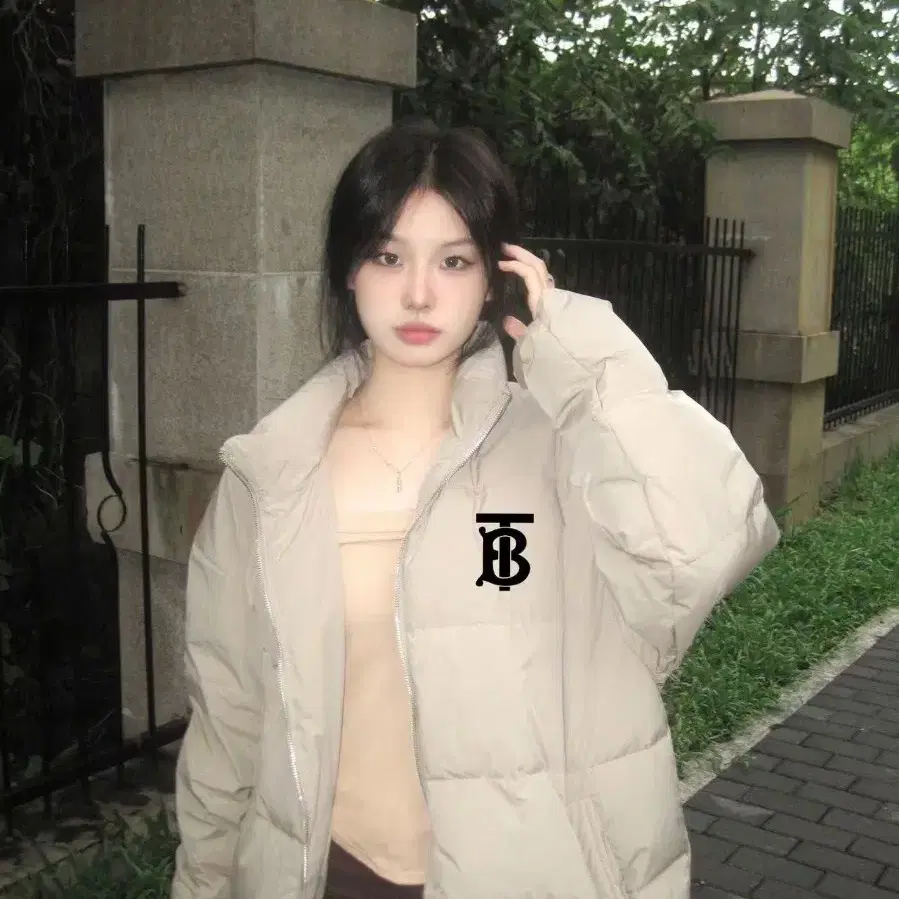 Burberry버버리 크림색 구스다운 베이커리 재킷 여성용 외투