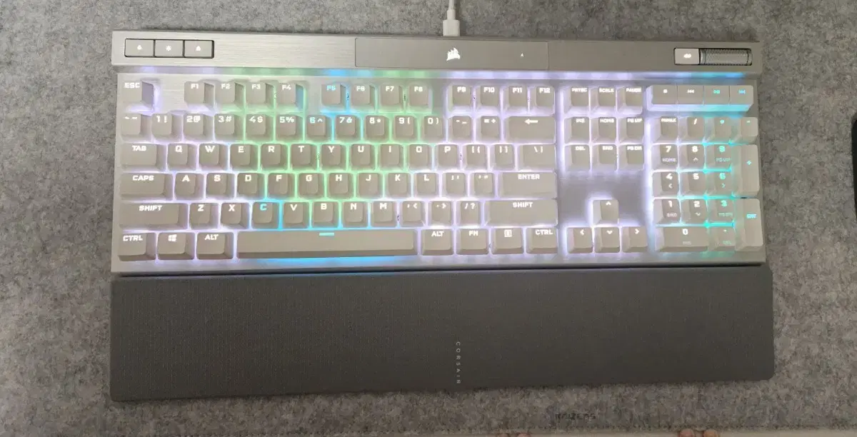 [새상품]커세어 K70 RGB PRO OPX  키보드 화이트