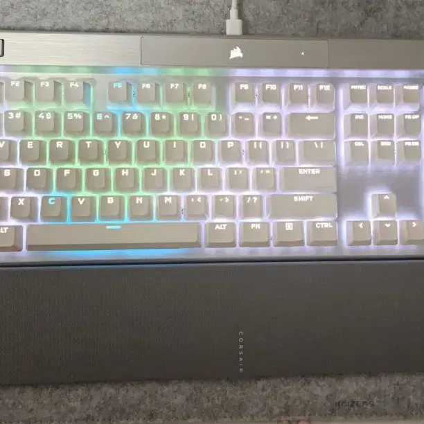 [새상품]커세어 K70 RGB PRO OPX  키보드 화이트