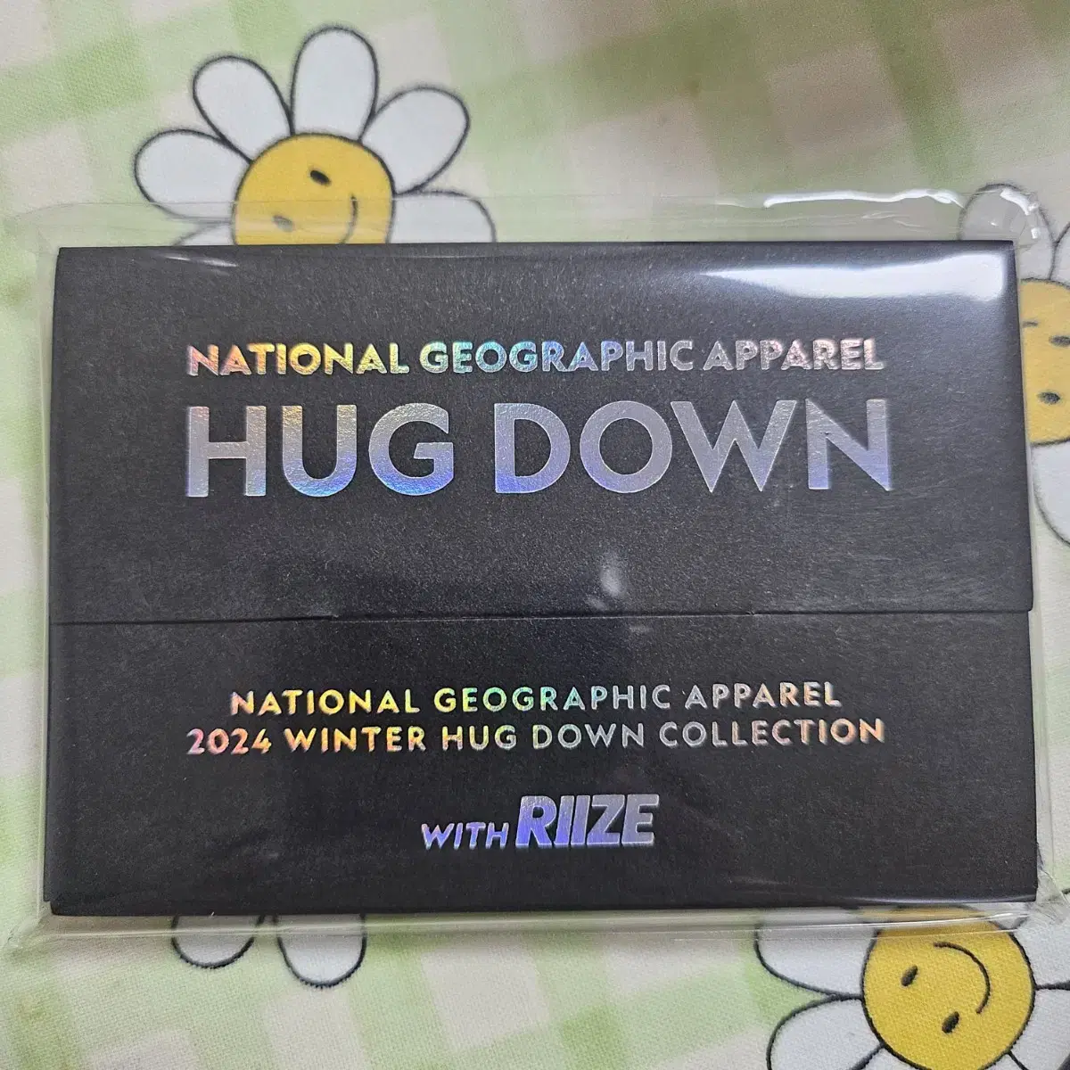 Rize National Geographic Hug Down Photo Card