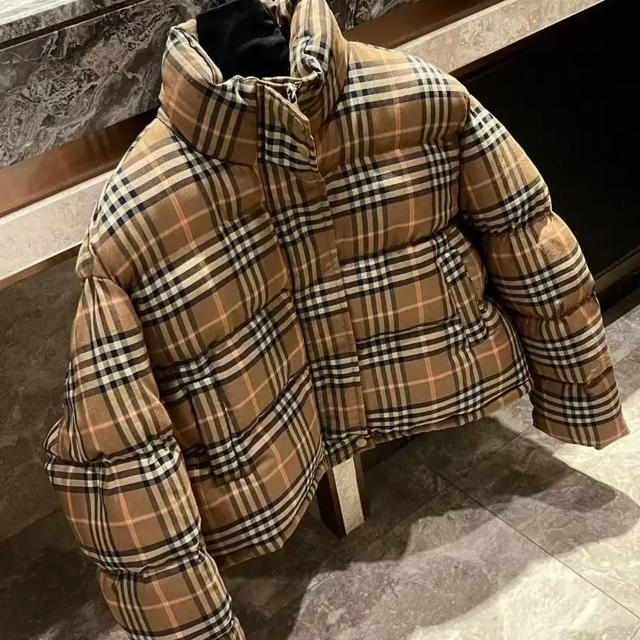 Burberry버버리 클래식 그레인 구스다운 베이커리 재킷 재킷