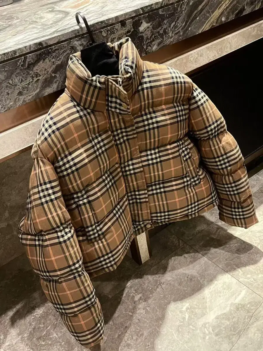 Burberry버버리 클래식 그레인 구스다운 베이커리 재킷 재킷