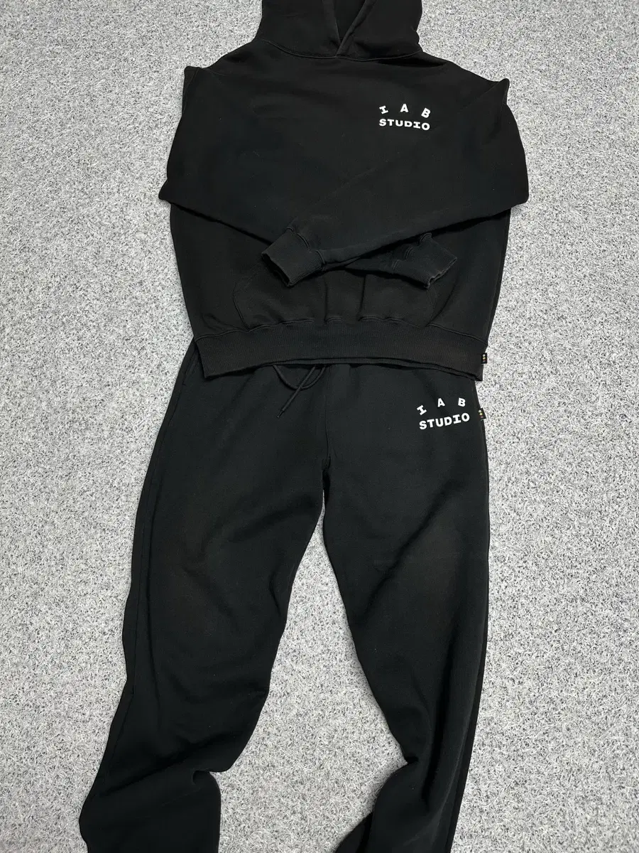 [L] iAppStudio Hoodie Black Setup