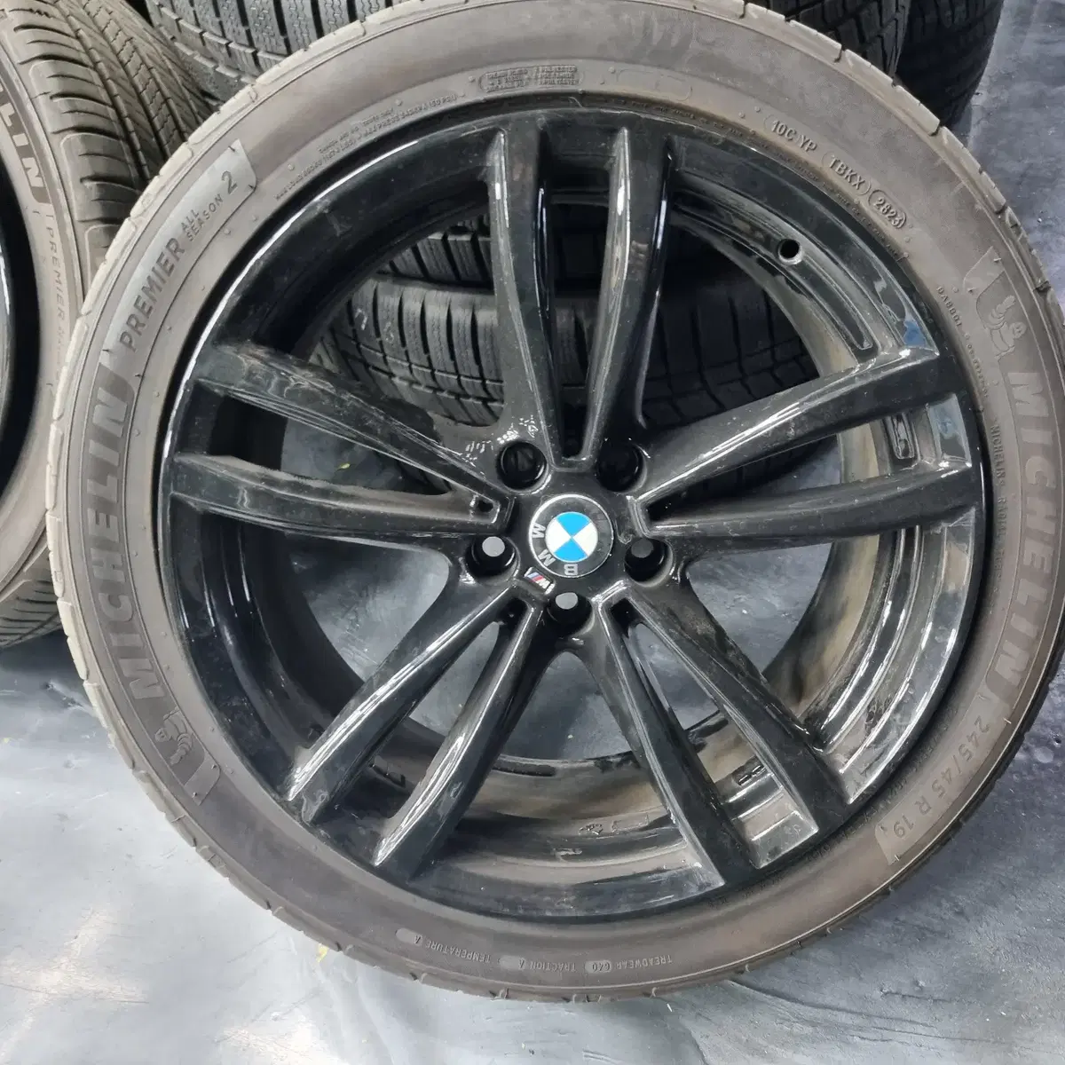 19인치 정품 bmw g바디 647m 순정 블랙 중고 휠타이어 판매