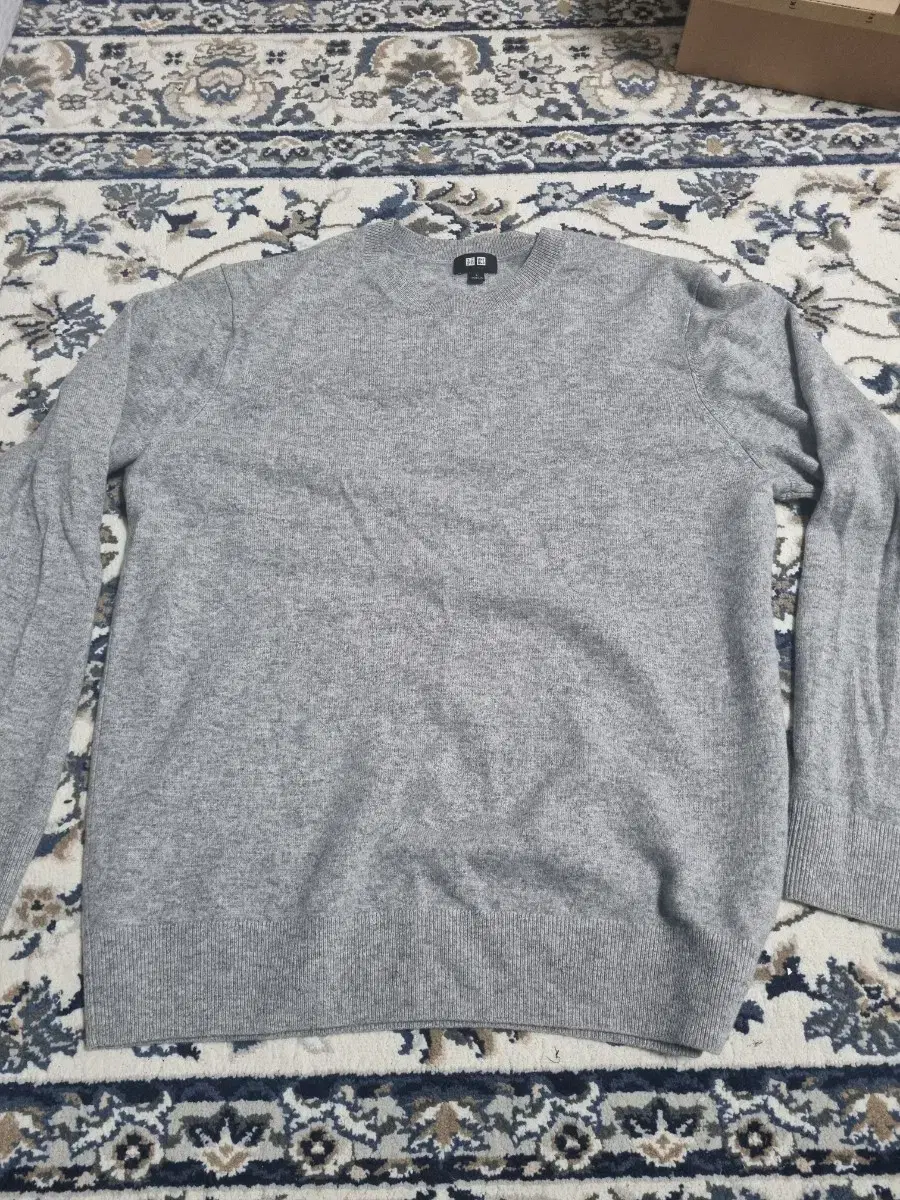 Uniqlo Cashmere100 knit grey L