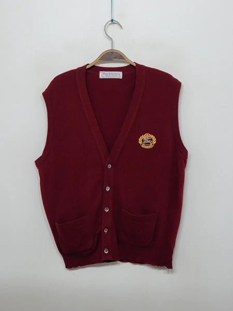 (L) Burberry Knit Vest Burgundy Mother-of-pearl buttons Lambswool Best UK