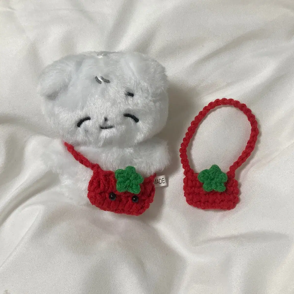 Knitting tomato bag crochet that can hold 10 cm doll 