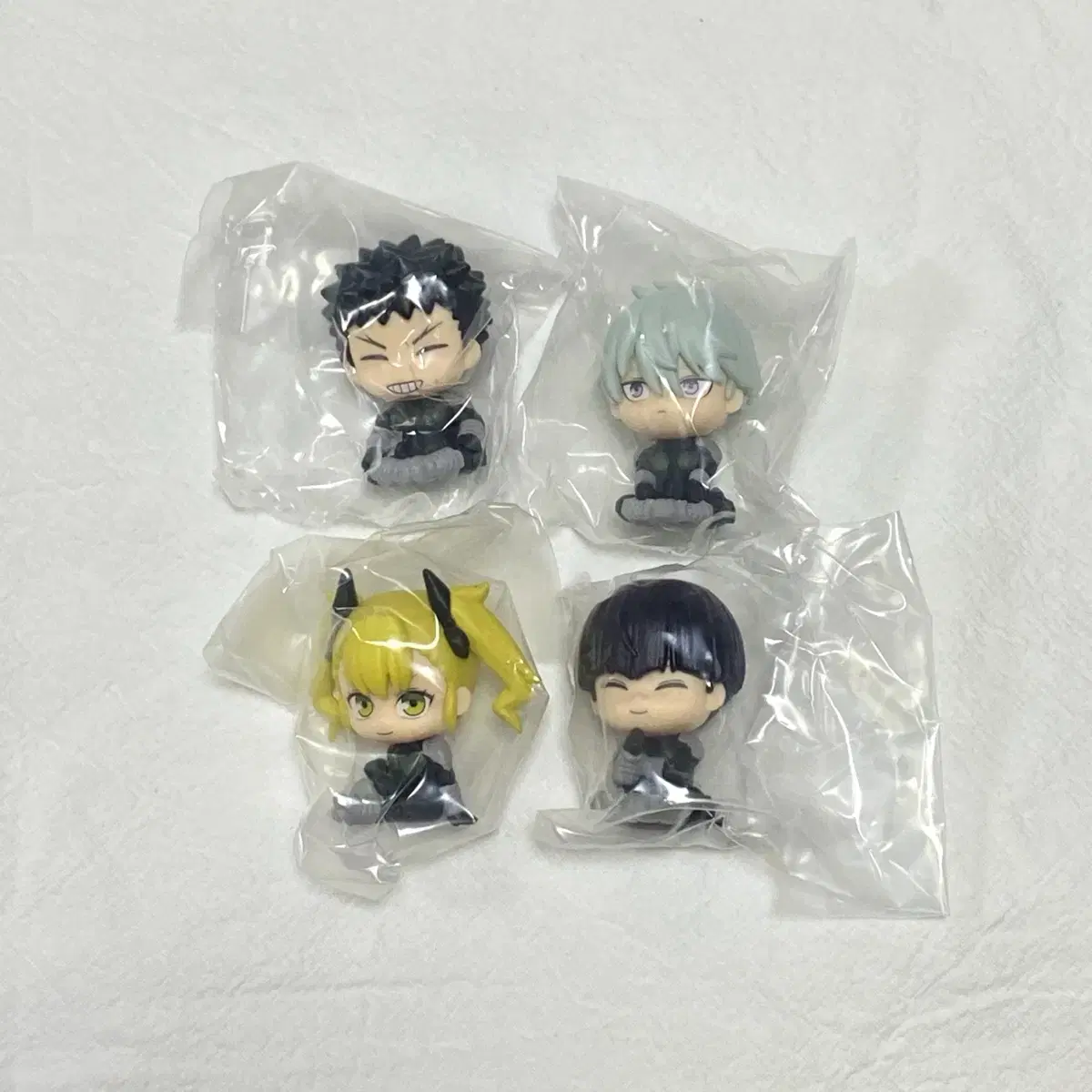 Kaiju No.8 Swarasetai Gacha Figures sealed in bulk