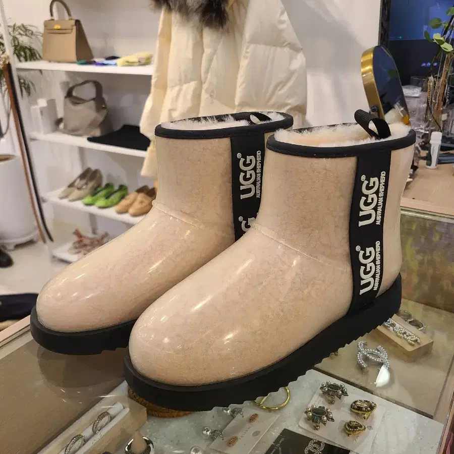 UGG 어그 클래식 클리어 투명 양털 부츠 레인부츠