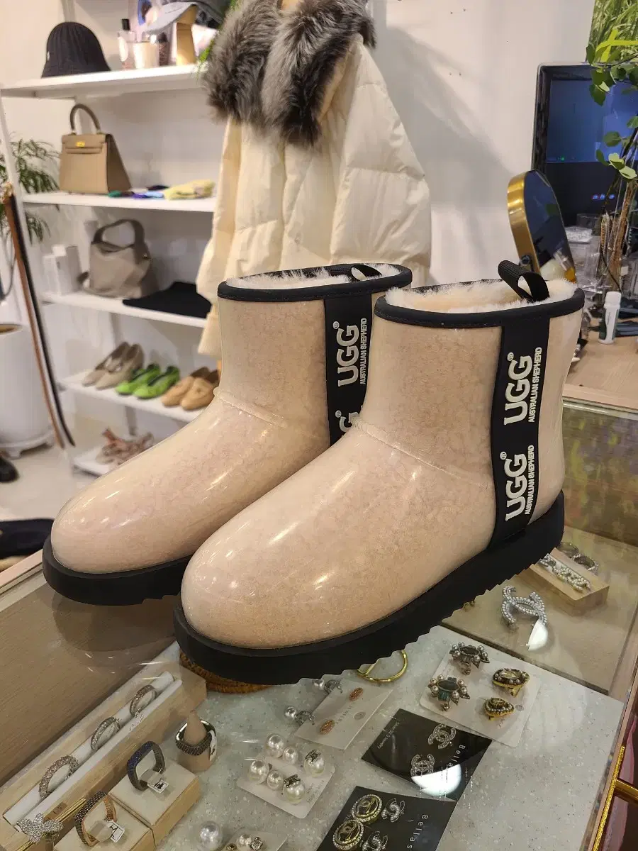 UGG 어그 클래식 클리어 투명 양털 부츠 레인부츠