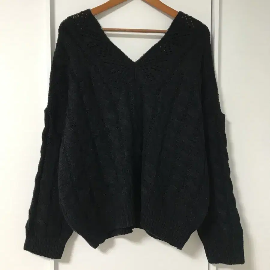 vintage black v-neck twisted knit