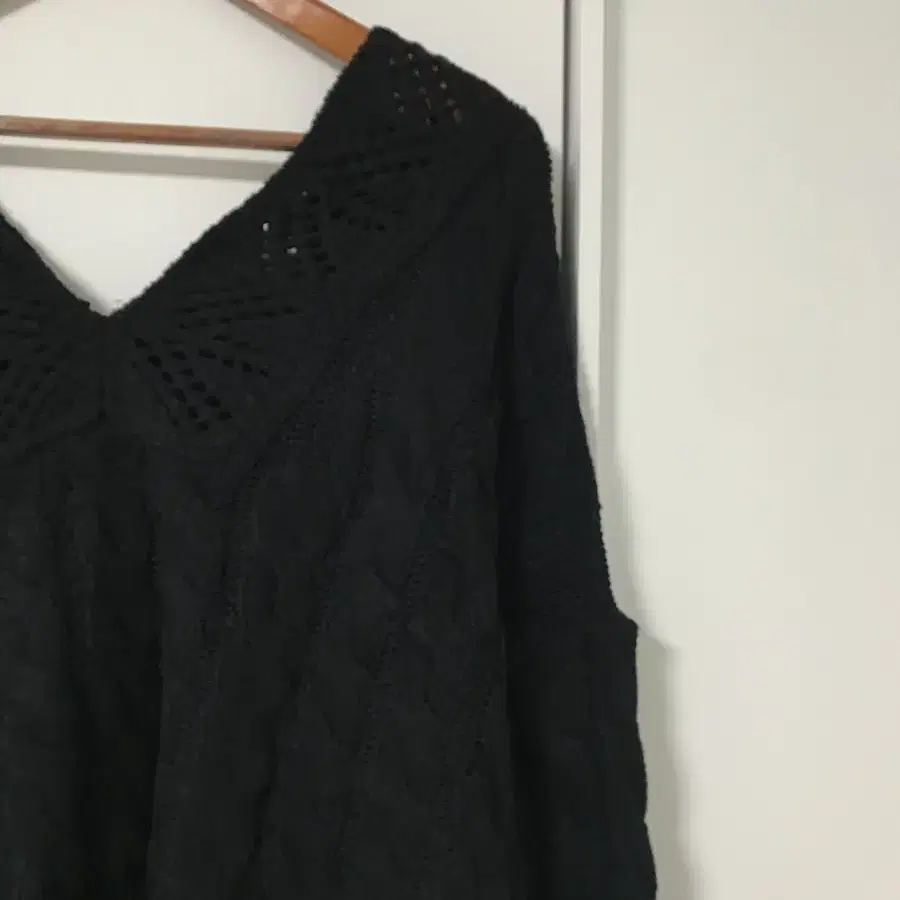 vintage black v-neck twisted knit