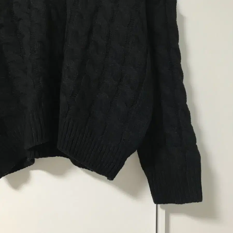 vintage black v-neck twisted knit