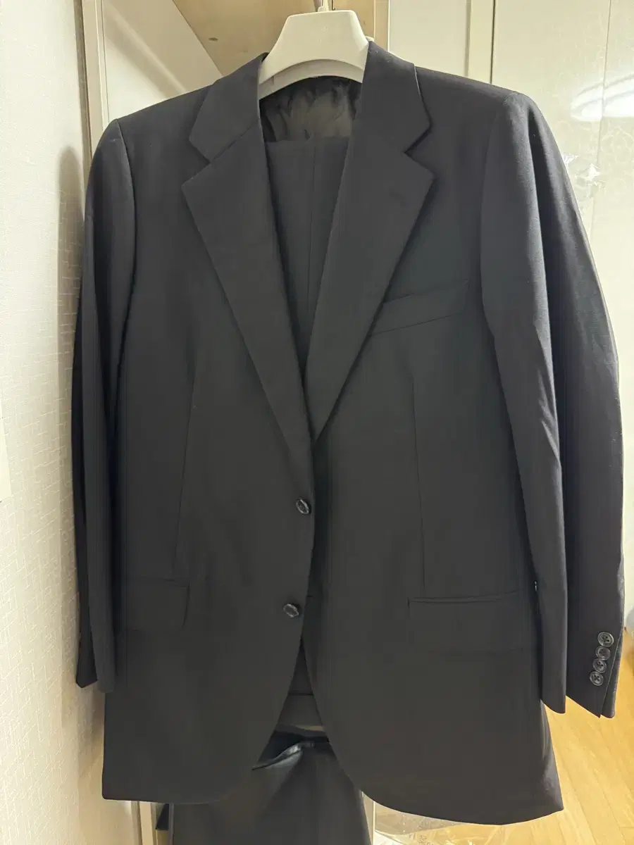 Hermès Black Suit Set 150 pieces