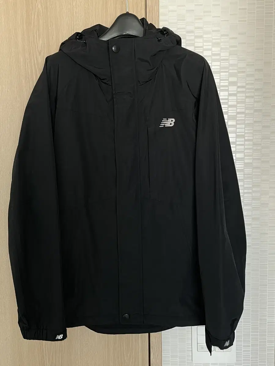 [Genuine] New Balance Logo Windbreaker 95