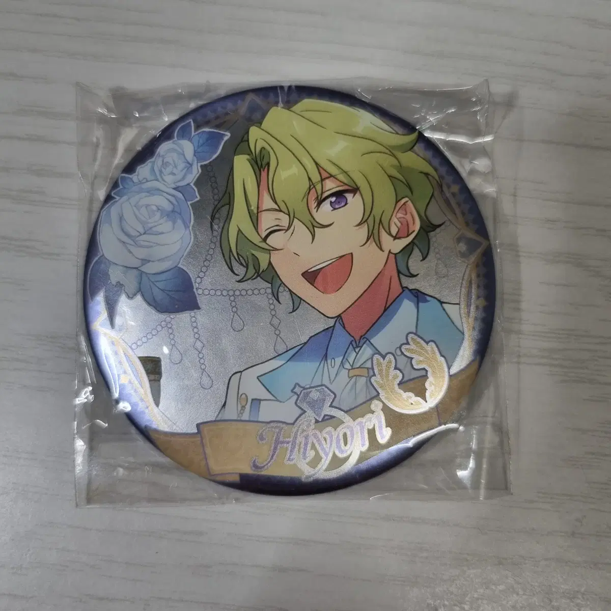 Anstar Hiyori 3rd Anniversary White Suit Can Badge