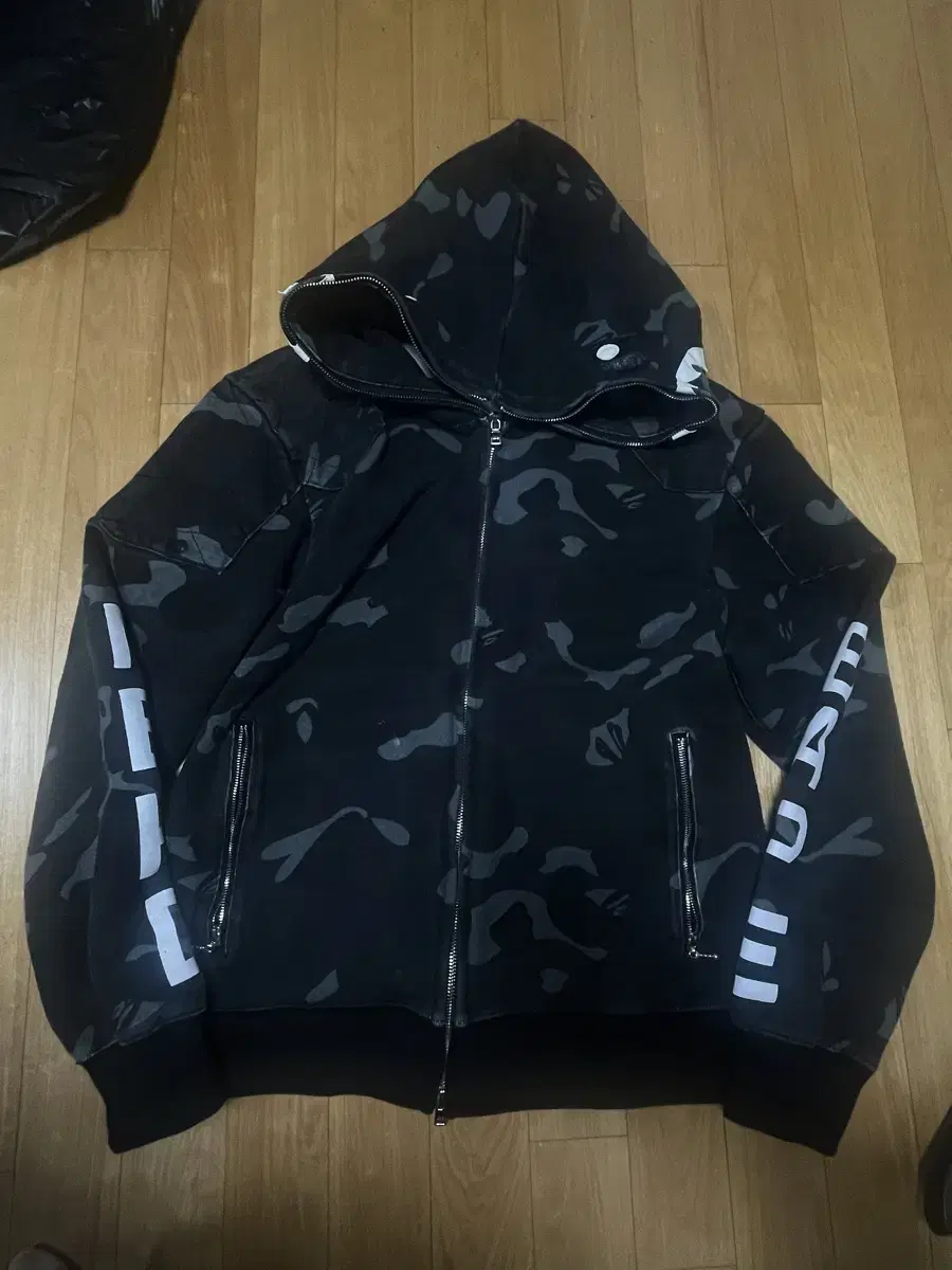 Vape X Mastermind Black and White Hoodie Gathering