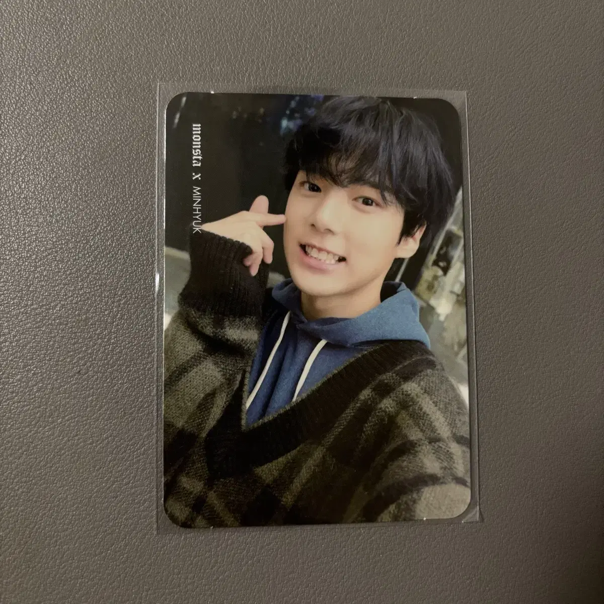 Monsta x minhyuk handheart photocard