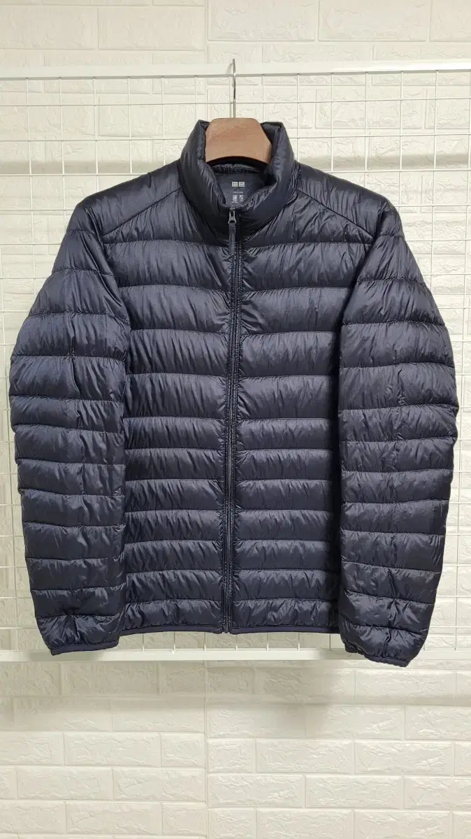 [L]UNIQLOUnique dark navy giblets downLightweight padded jacket100% down