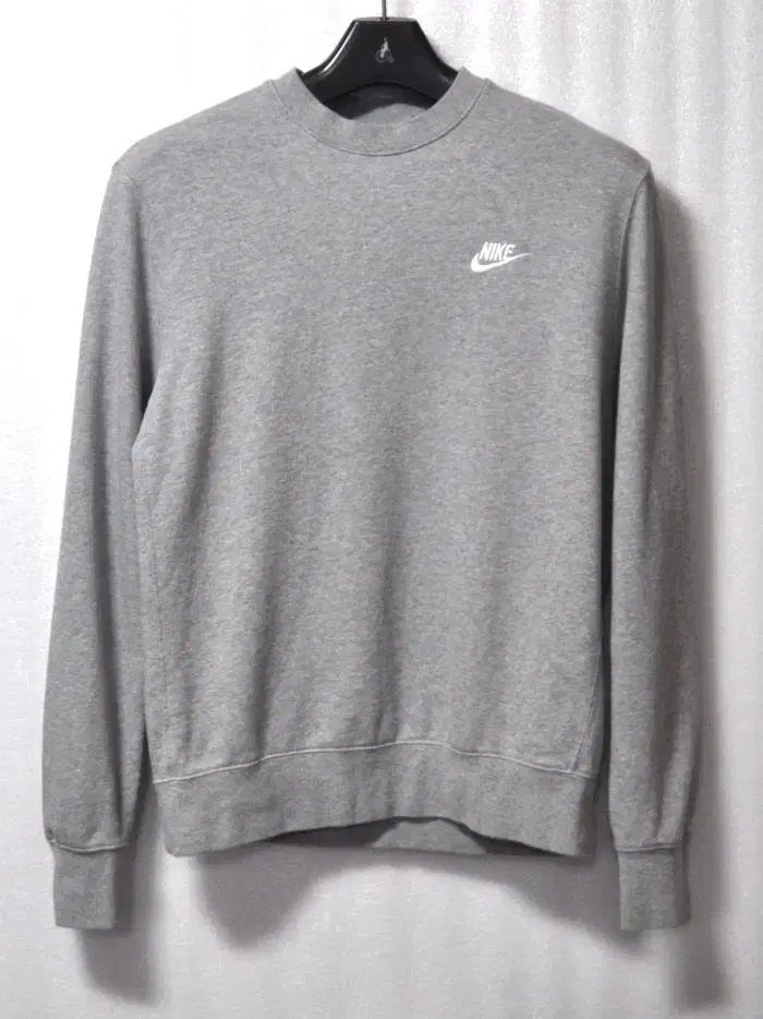 Nike/Men's Long Sleeve T-Shirt (size 95-98)