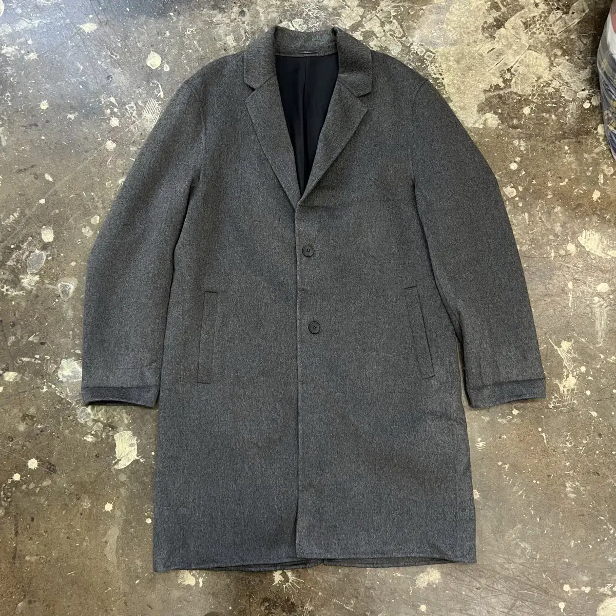 L) Hansom DKNY cashmere and wool coat