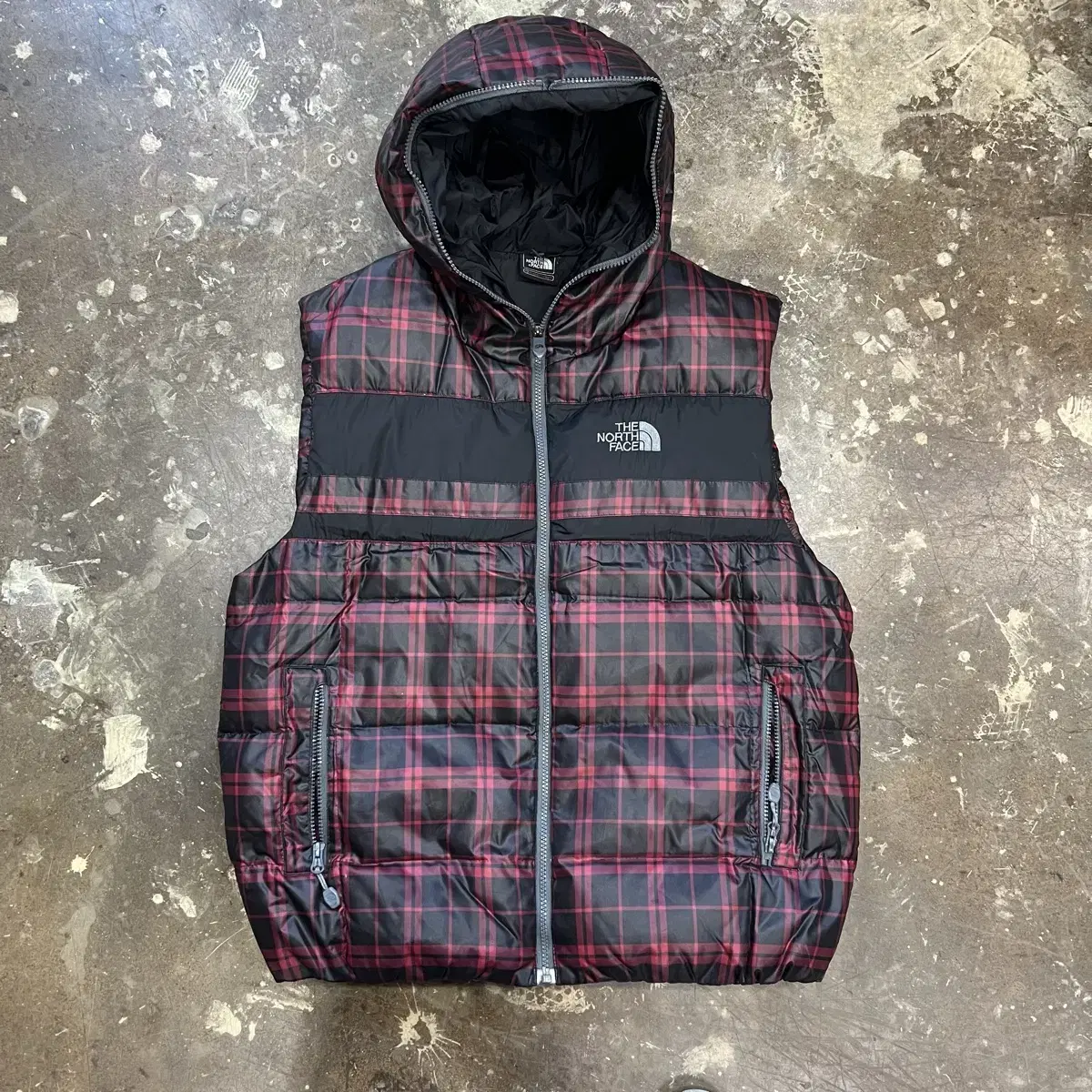 L) The North Face Check Down Puffer Vest