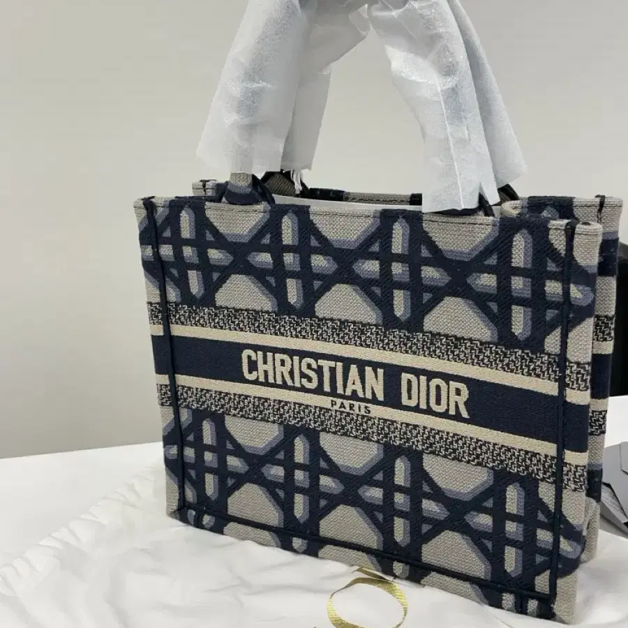 [새상품] 디올 북 토트 스몰 백 (DIOR BOOK TOTE)