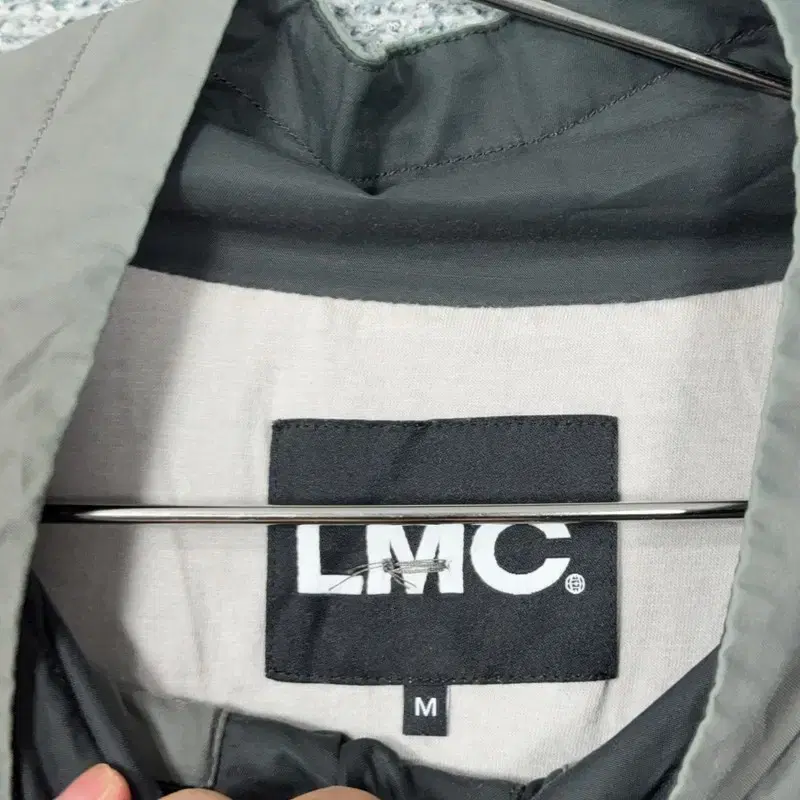 LMC 로고 포켓 카키 아노락 웜업 M