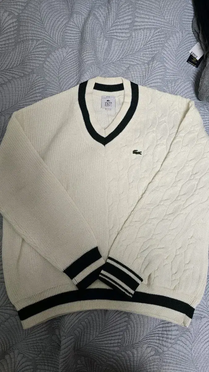 Lacoste Embroidered Pretzel Cricket Wool Knit (L, 105) sells.