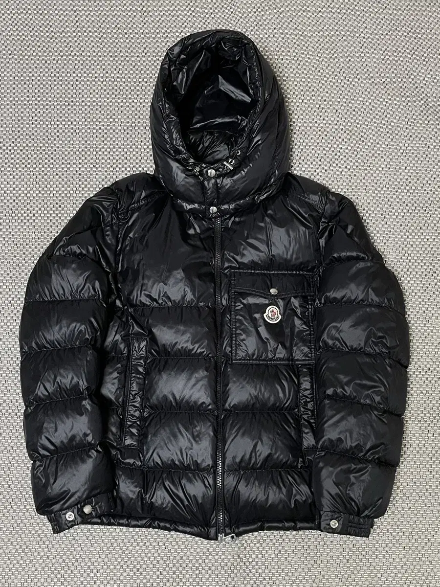 23-24 Moncler Wallerston Size 4 Black