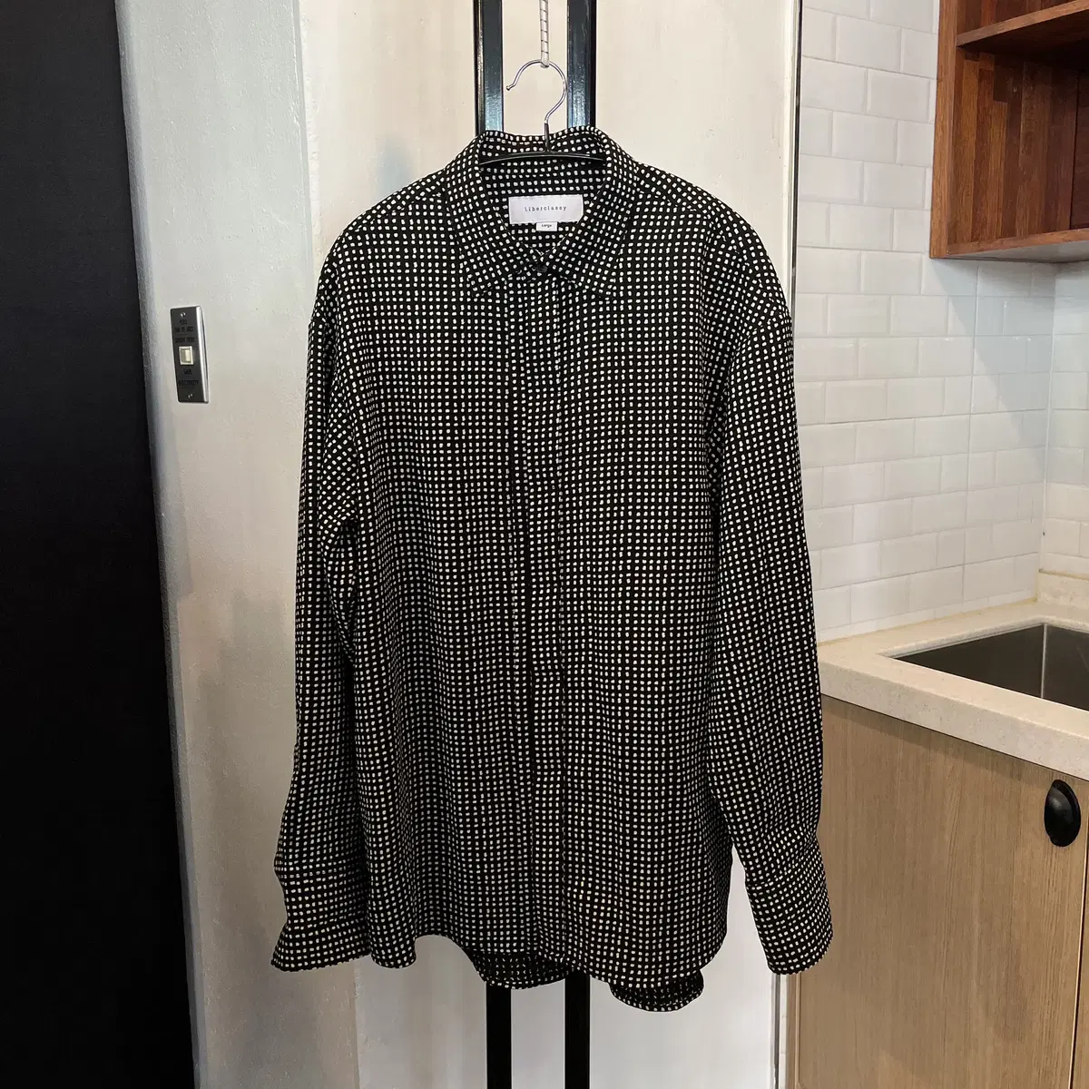 (L)Riverclash Pattern Shirt Black Shirt Hidden Button 2760