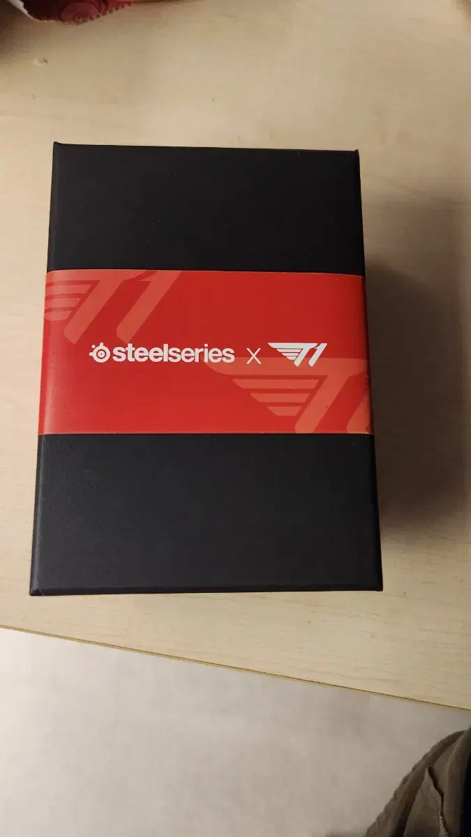 SteelSeries T1 box unsealed