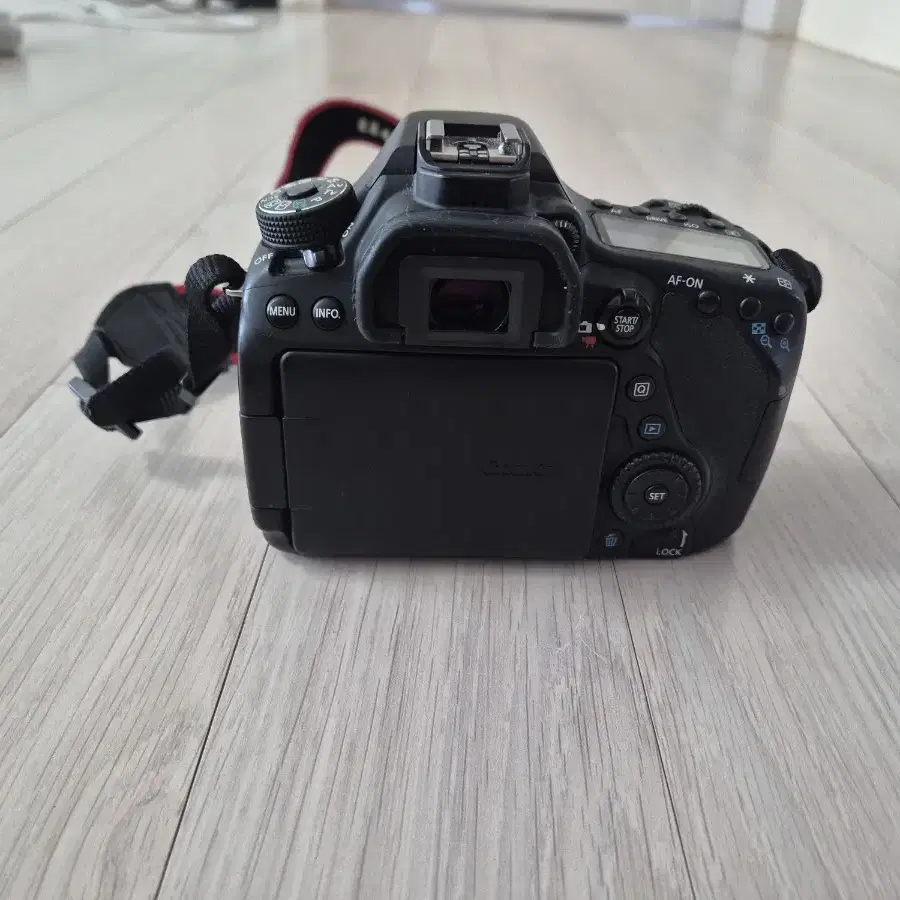 캐논EOS80d 바디 새것같음 SS급