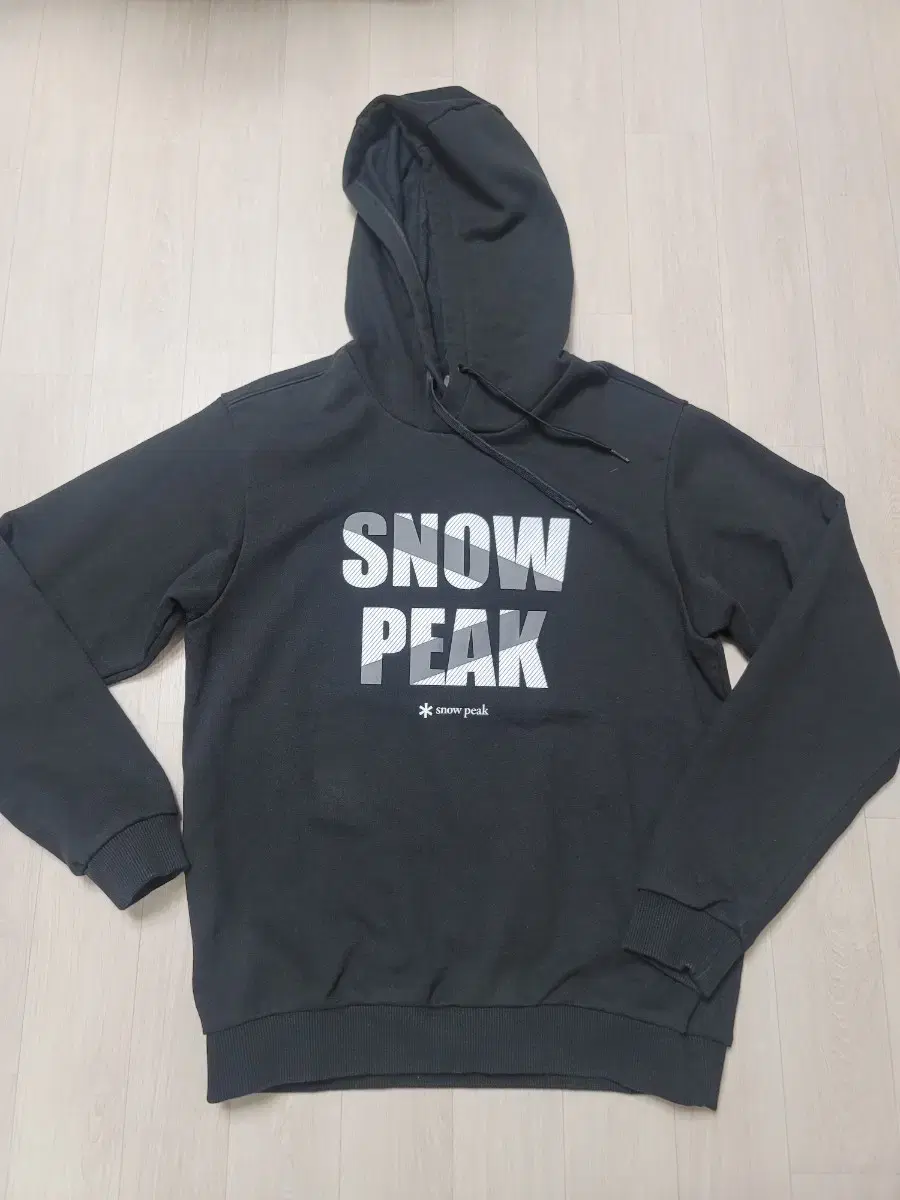 Snow Peak Men's Hoodie #95 is new and in great condition