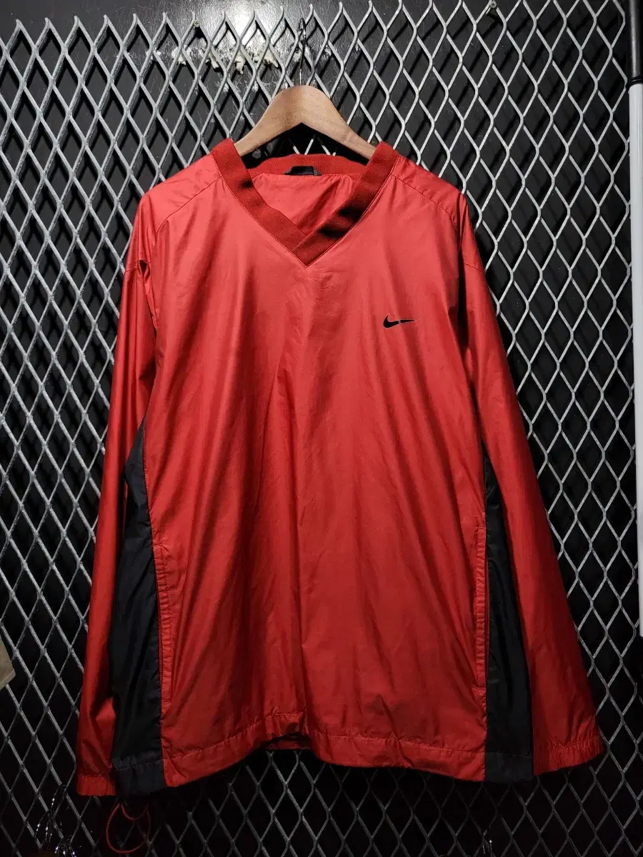 Nike Swoosh V-Neck Warm Up