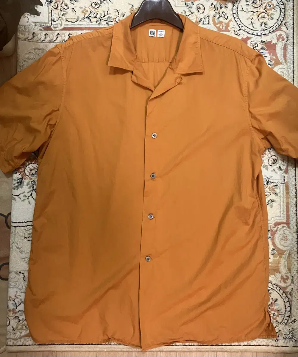 Uniqlo U Shirt XL 105